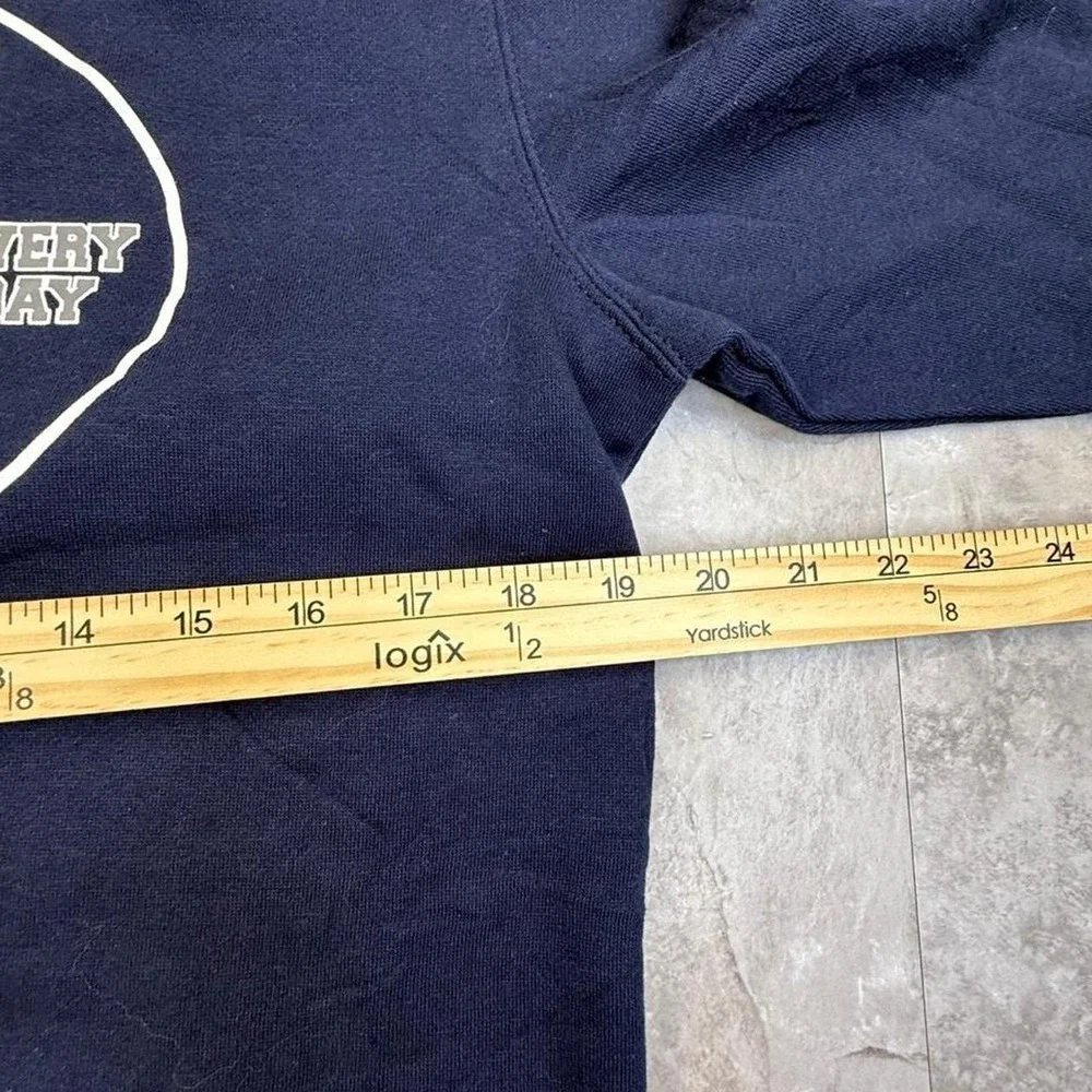 Funny 00s navy blue fishing crewneck medium - Picture 7 of 8